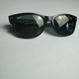 Rayban Wayfarer Black Sunglasses - image 1